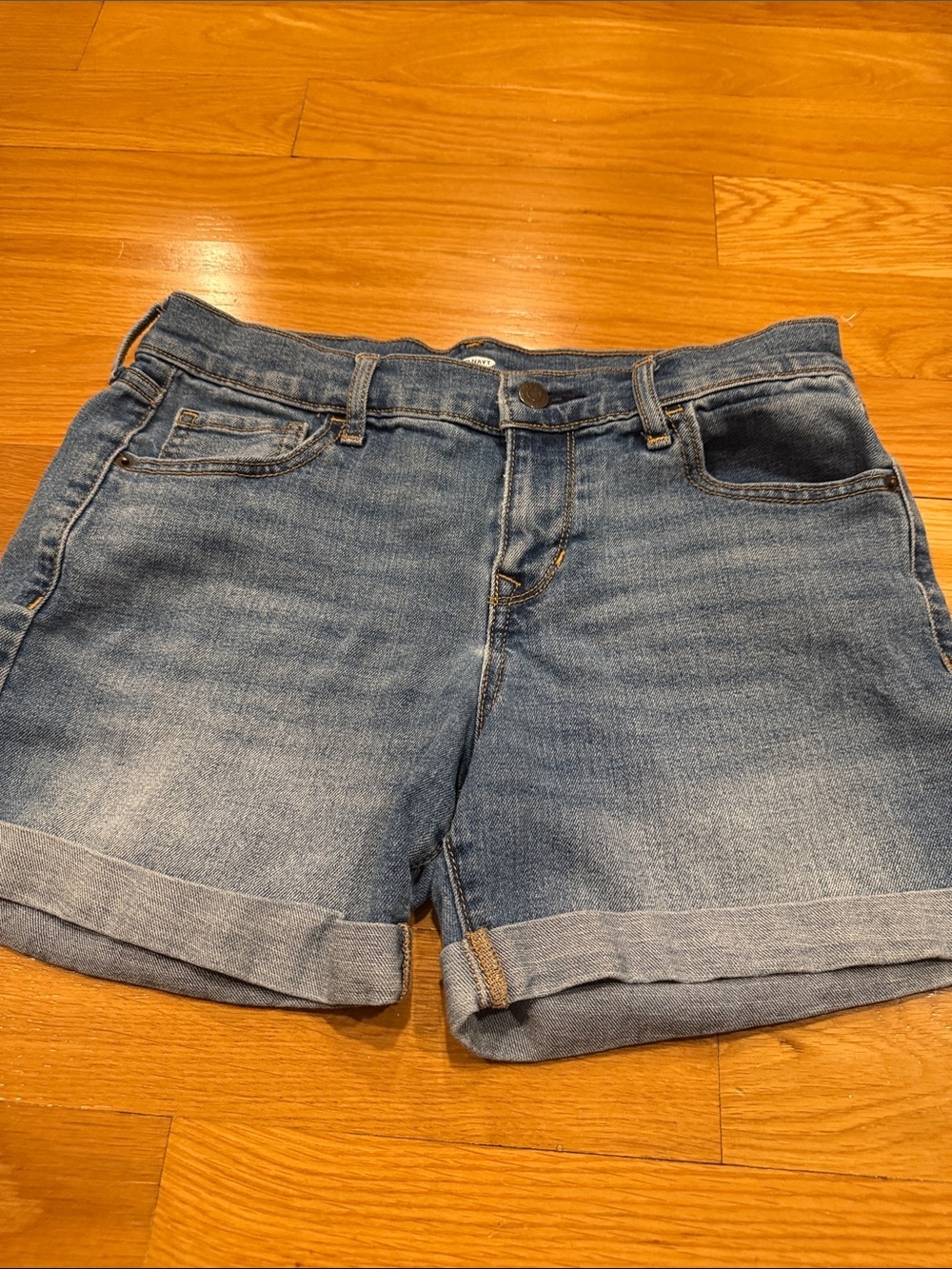 Old navy women’s jean shorts size 6 .